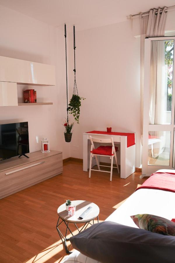 Апартаменты 10 Min From The Airport-Wifi-Free Parking Samarate Экстерьер фото